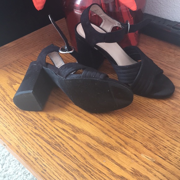 Sandals - Picture 2 of 3